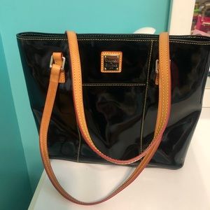 Dooney & Bourke shoulder tote bag
